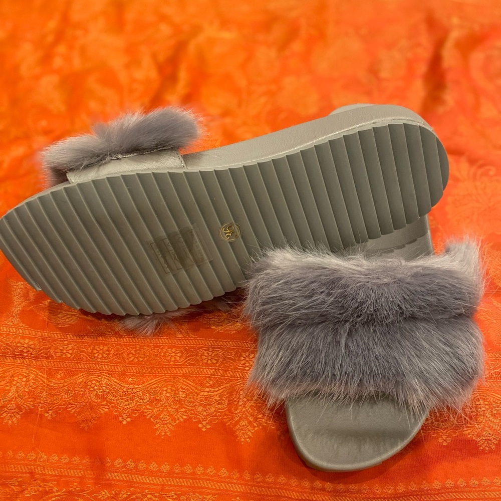 Fuzzy Gray Slides - image 1